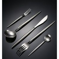 Ensemble de couverts en métal avec différentes textures, conçu pour les tables de qualité supérieure, les maisons, les hôtels, les restaurants, les dîners formels