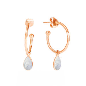 ต่างหูห้อยทรงหยดน้ำ รุ่นเรนโบว์มูนสโตน ขนาด 8x10 มม. ทำจากเงินแท้ชุบทองคำแท้ ขายส่ง - Product Image 3