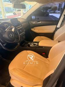 Mercedes-Benz SUV, Asientos de Cuero Negro, Volante a la Izquierda, 5 Plazas, Interior Oscuro - Product Image 2