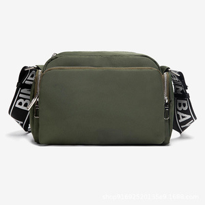 Vente de gros Sac à main de luxe personnalisé pour femme prêt au voyage avec élégante fermeture à glissière double poignées/sangles - Product Image 5