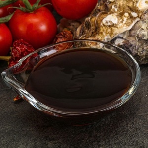 Famosa Salsa de Ostras Vietnamita 100% con un Sabor Dulce y Salado - Ingrediente Perfecto para Célebres Obras Culinarias Creativas - Product Image 1