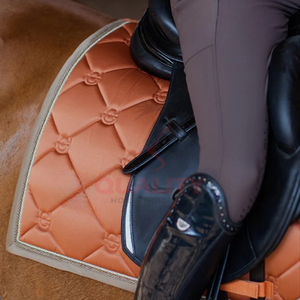 Tapis de selle anglais doux et confortable tissu durable matelassé respirant doux pour le dos du cheval avec un soutien supérieur pour le confort de conduite - Product Image 5