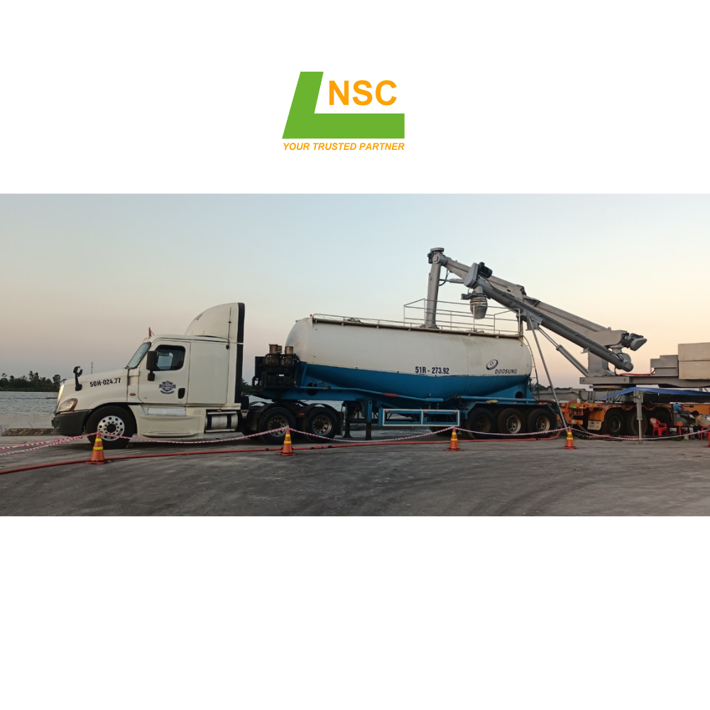 bulk material ship unloader