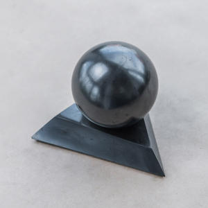 Pequeño soporte de shungita para una esfera o un huevo de 1.2-2 pulgadas (30-50 mm) - Product Image 2