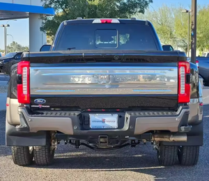 รถมือสอง ปี 2023 ฟอร์ด เอฟ-450 ซูเปอร์ดิวตี้ คิงแรนช์ ครูว์แค็บ ขับเคลื่อน 4 ล้อ ภายในสีเข้ม เบาะหนัง พวงมาลัยซ้าย/ขวา - Product Image 5