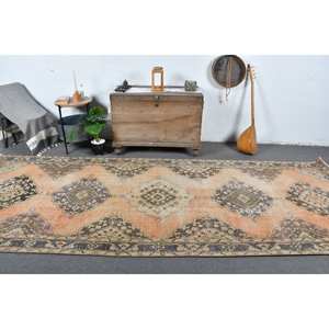 Alfombra de lana Naranja Turca Vintage 4 pies X 12 pies Estilo clásico de retazos con acentos beige Alfombra de sala de estar de área grande para adolescentes - Product Image 1
