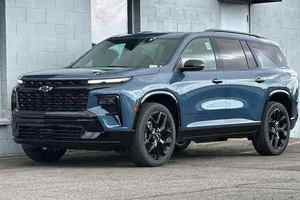 Chevrolet Traverse RS AWD 2023 propre, conduite à gauche, sièges en cuir, caméra de recul - Product Image 3