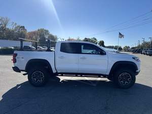 Potente Chevrolet Colorado ZR2 2024 de segunda mano, cabina doble, 4x4, volante a la izquierda, techo solar, arranque remoto, asientos de cuero, paquete tecnológico - Product Image 4