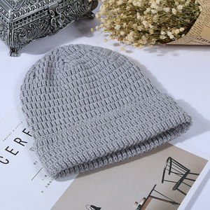 Gorro de Invierno Tejido Acogedor, Gorro de Calavera con Forro Polar Cálido y Suave, Ajuste Elástico, Elegante Gorro para Clima Frío al Aire Libre - Product Image 6