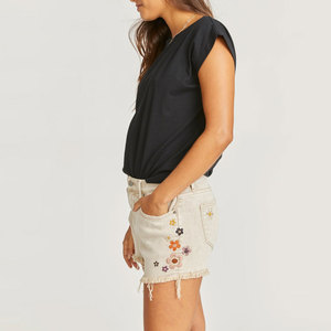 กางเกงขาสั้นของผู้หญิงกางเกงยีนส์มีสไตล์ปักลาย3D โลโก้ออกแบบได้ตามต้องการ - Product Image 4