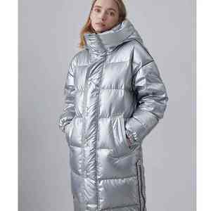 Veste matelassée longue brillante pour femme avec logo personnalisé, à capuche, chaude pour l'hiver, surdimensionnée, streetwear - Product Image 3