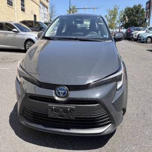Corolla Sedán 2025 Usado, 1.8 Híbrido Automático, 5 Asientos, Faros LED, Neumáticos R17, Emisión Euro VI, Interior de Tela, Volante a la Izquierda - Product Image 1