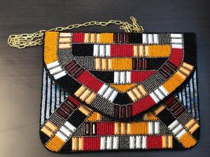 Bolso de hombro redondo con diseño de flor de Margarita, bolso de hombro hecho a mano con abalorios coloridos, accesorio de moda artesanal único para bolso - Product Image 5