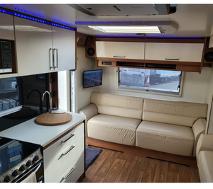 Caravana Móvil Mini Impermeable para 6 Personas, Ligera y Moderna, en Venta - Product Image 5