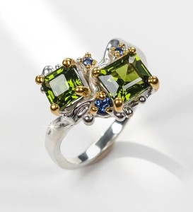 Bague empilable en argent sterling rhodié avec tourmaline verte véritable, design élégant pour un port superposé, beauté intemporelle de la pierre naturelle, idéale pour un mariage. - Product Image 1