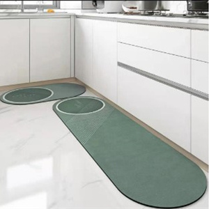 Ensemble de tapis de cuisine de Noël personnalisés de luxe, surface en polyester doux, dos antidérapant en caoutchouc, résistant à l'eau, absorbant, mousse amortissante - Product Image 4
