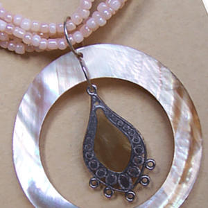 Collier en perles roses avec motif coquillage, bijoux bohèmes religieux en coquillages pour cadeaux - Product Image 3