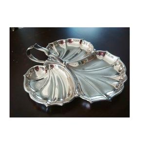 Plat à feuilles en métal traditionnel fait à la main idéal pour la décoration de table servant des collations fruits secs et l'affichage décoratif à la maison - Product Image 1