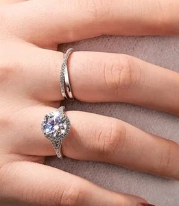 แหวนหมั้นเพชรโมอิสขนาด9มม. ปรับแต่งได้3CT เจ้าสาวเพชรกลม18K ใสการตั้งค่าสำหรับปาร์ตี้ - Product Image 4