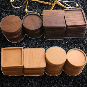 Sous-verres ronds en bois rustiques et naturels pour protéger les surfaces à la maison et en cuisine - Product Image 4