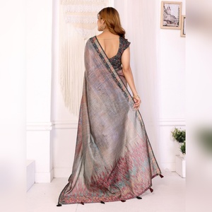 ผ้าชานเดรีลายตารางหลากสีสไตล์ชนบท สำหรับงานแต่งงานและงานเฉลิมฉลอง พร้อมขอบลายดอกไม้ สำหรับผู้หญิง จากร้านบูติกอินเดีย - Product Image 4