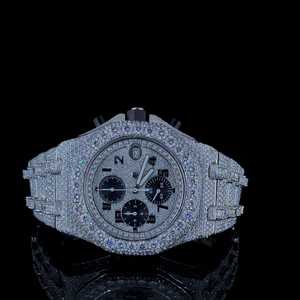 Diseño único de lujo totalmente blanco Iced Out Diamond Watch para hombres con correa de acero inoxidable disponible a un precio asequible - Product Image 1