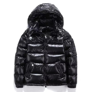 Veste matelassée en duvet de haute qualité avec logo personnalisé OEM, veste épaisse à capuche tendance pour homme, veste bomber d'hiver personnalisée, veste matelassée brillante pour homme - Product Image 2