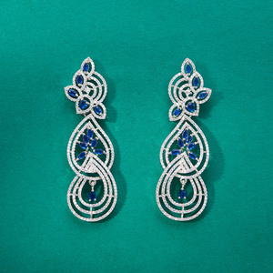 Allure of American Diamond Pendientes chapados en rodio Joyas de latón clásico con aspecto elegante - Product Image 1