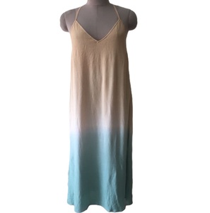 Vestido Maxi con cuello Halter para mujer Beige y azul cielo Ombre con diseño recortado en la espalda - Product Image 1