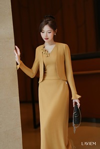 ชุดเซ็ตสามชิ้นผ้าถักลายดอกไม้สามมิติทรงเข้ารูปสีกากีเข้มสุดอินเทรนด์สำหรับผู้หญิง |   ชุดเพอร์รี่สำหรับสวมใส่ในฤดูหนาวทุกวัน |   ลาเวียม - Product Image 5