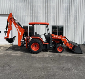 Chargeuse-pelleteuse Kubota M62 abordable, diesel, 4x4, équipement lourd pour l'agriculture, la construction, l'aménagement paysager et la gestion immobilière - Product Image 4