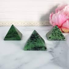 Prix pas cher sur Soha Agate haute poli naturel rubis Zoisite cristal pyramide pour la guérison spirituelle et la décoration intérieure en vente - Product Image 6