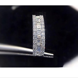 Anillo de Compromiso de Diamante Cultivado en Laboratorio con Claridad VVS en Oro Blanco de 14K para Mujer, Certificado IGI, Corte Baguette - Product Image 5