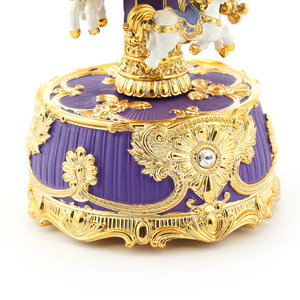 Globe à neige musical en résine Xinlin pour la décoration des fêtes et les cadeaux, style artificiel - Product Image 2