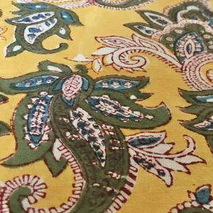 Tela de Algodón Estampada a Mano con Diseño Floral Paisley en Toda la Superficie |   Textil Indio con Base Amarilla - Product Image 3