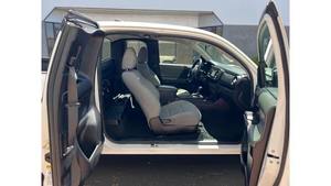VENTAS EXPERTAS 2023 SR Access Cab 6.1' Bed I4 RWD Automático Volante a la Izquierda Asientos de Cuero Coches Usados Premium de Temporada - Product Image 4