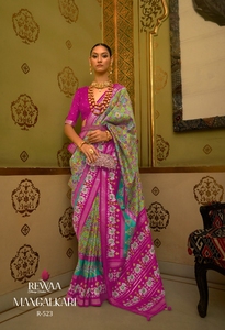Soie de Patola imprimée de qualité indienne avec bordure de créateur pour femmes, vêtements de mariage et de fête - Product Image 3