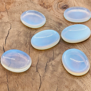 หินโอปาไลต์รูปไข่ทำมือ สไตล์เรกิ หินคริสตัลธรรมชาติสำหรับการบำบัด การทำสมาธิ และบรรเทาความเครียด - ขายส่ง - Product Image 1