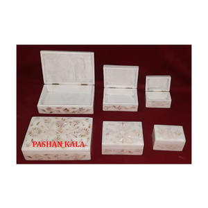 Caja de Joyería Rectangular con Incrustaciones de Nácar Blanco Natural, Diseño Floral Hecho a Mano, Superficie Lisa y Brillante, para Decoración del Hogar - Product Image 1