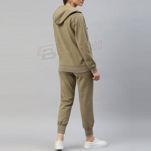 Survêtement à manches longues pour femmes avec tissu doux coupe moderne veste à col montant à capuche et pantalon à revers à la cheville pour l'hiver - Product Image 3