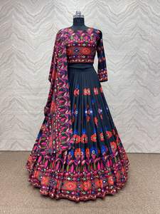 Venta caliente diseñador nupcial Lehnga Choli para fiesta de boda desgaste Lahnga Choli India 2023 diseño comprar de fabricante indio - Product Image 4