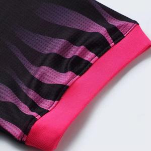 Uniforme de Fútbol Personalizado y Conjunto de Camiseta - Uniforme Deportivo Transpirable 100% Poliéster con Colores y Logotipos Personalizados - Product Image 5