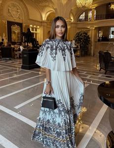 Abito Midi Elegante Plissettato in Cotone Traspirante, Prodotto in Turchia, con Collo Quadrato e Senza Maniche, Vestibilità Aderente, Vita Naturale, Ideale per l'Ufficio - Vendita all'Ingrosso - Product Image 5