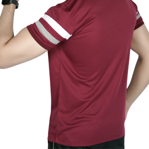 เสื้อโปโลผู้ชายสีเบอร์กันดีมีสไตล์ แขนเสื้อลายทาง ผ้าฝ้ายระบายอากาศ ใส่สบาย ลำลอง ทันสมัย เหมาะสำหรับเล่นกีฬา - Product Image 5