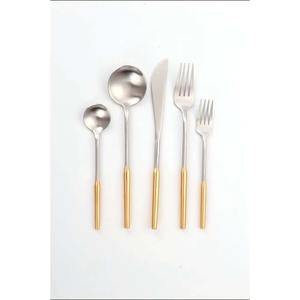 Lot de 5 couverts en acier inoxydable idéal pour les ustensiles de cuisine de table à la maison couverts plaqués couleur argent ensembles de poignées en métal et laiton - Product Image 3