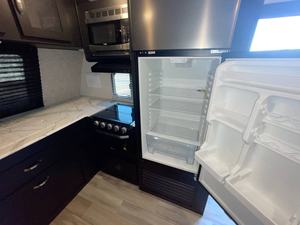 Autocaravana usada 2022 Coachmen Freedom Express 259FKDS - Product Image 5