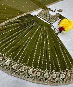 ชุดเครื่องแต่งกายสำหรับงานเลี้ยงชาติพันธุ์ lehenga choli จากนักออกแบบของ Chinon - Product Image 3
