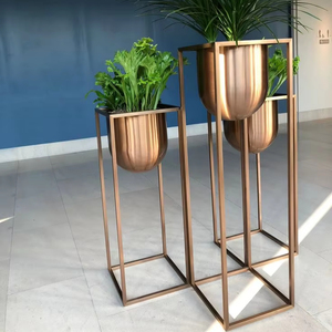 Jardinière en métal pur avec support durable idéal pour une utilisation en extérieur dans les jardins, les balcons et les aménagements de patio - Product Image 1