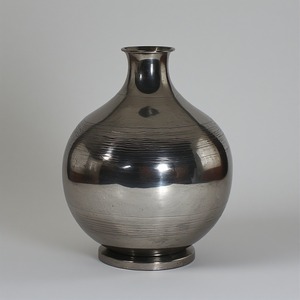 Jarrón de aluminio Pentagon, acento decorativo elegante y duradero para decoración florística y del hogar - Product Image 2