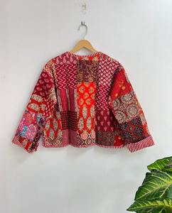 เสื้อแจ็คเก็ตผ้าควิลท์ลายปะติดสีชมพู ทำมือ แบบกลับด้านได้ ผ้าฝ้ายอินเดีย เสื้อโค้ทสั้นสไตล์วินเทจ เสื้อโค้ทสั้นแบบกระดุมสองแถวสำหรับผู้หญิง - Product Image 5